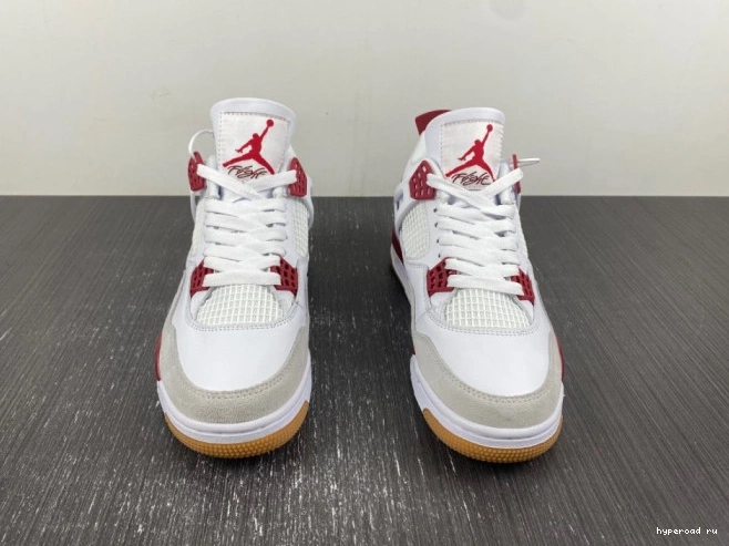 Nike DR5415-160 4 SB x Jordan Air 1105